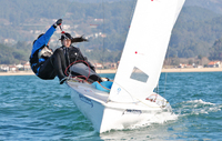 Carlota Hernández and Ana Carrasco are leaders of the Baitra Trophy – 420 Galician Championship