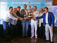 The Prince of Asturias Trophy loosens its moorings in Baiona
