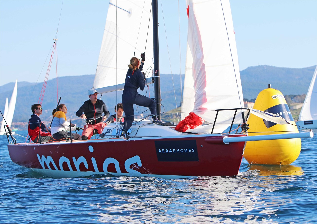 Marías overtakes Okofen in the J80 Autumn League