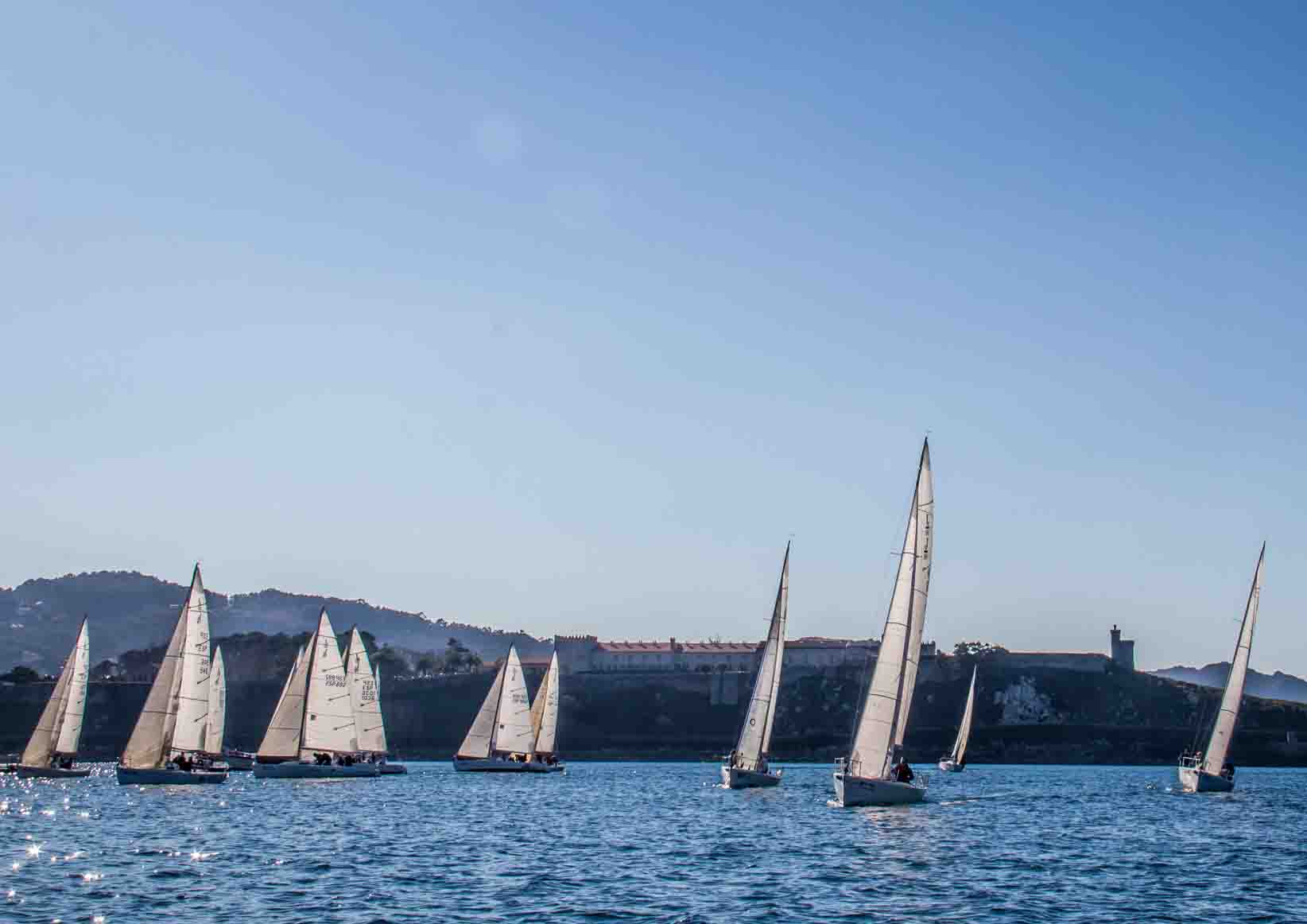 The wind prevents the J80 from debuting in Baiona