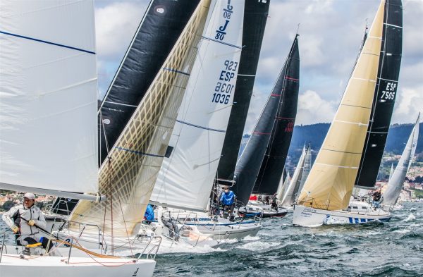 The boats of the Real Club Náutico de Vigo and the Monte Real prevail in the Comunica Trophy