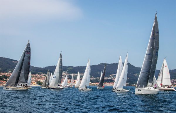 The Comunica Trophy brings to the stage more than 40 boats through the Vigo and Pontevedra estuaries