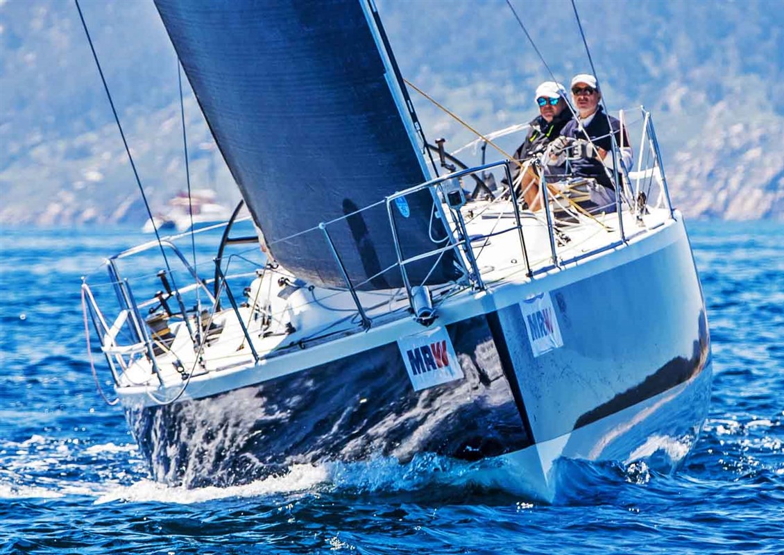 Un mano a mano a vela por las Rías Baixas con el Trofeo MRW