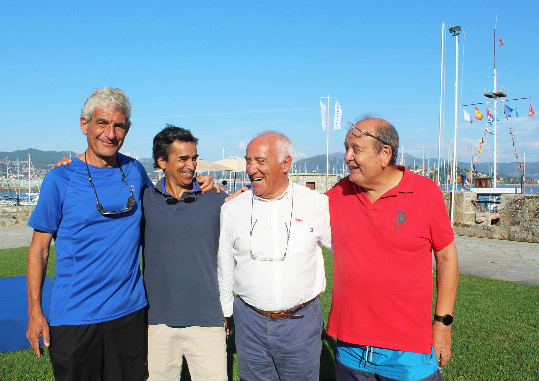 El Monte Real recibe en Baiona a la tripulación del Pequod en su Camino Azul