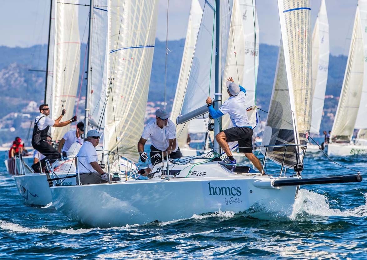 Dominio gallego en el estreno del Campeonato de España de J80 con un Alboroto imparable