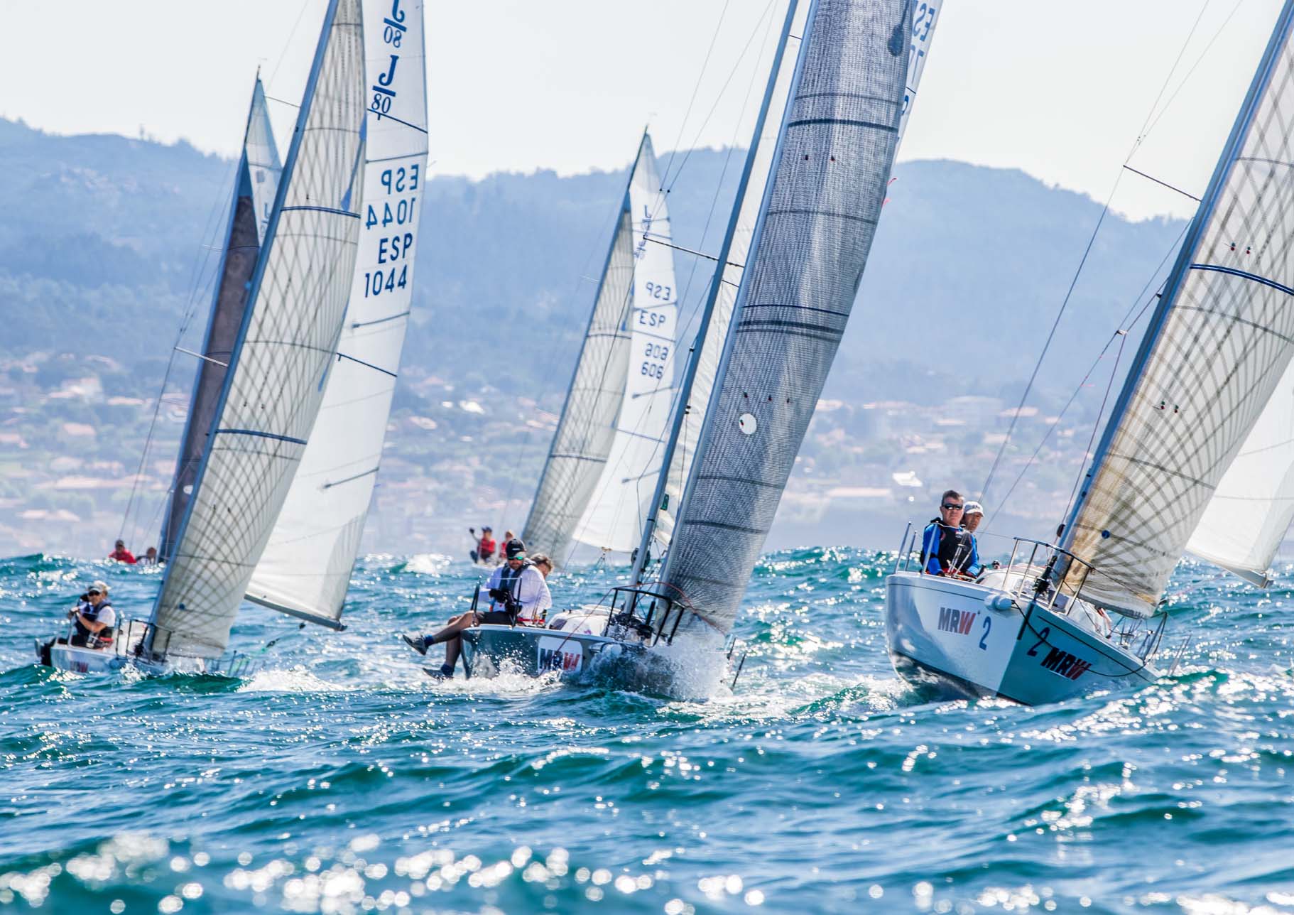 A cuatro manos hasta Ons: el Trofeo MRW encumbrará a los nuevos campeones gallegos de vela A Dos