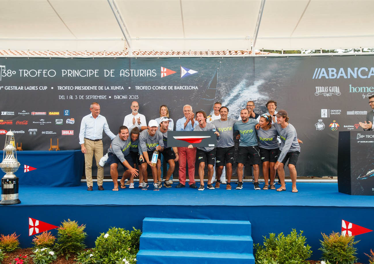 Baiona laurea a los vencedores del 38º Trofeo Príncipe de Asturias