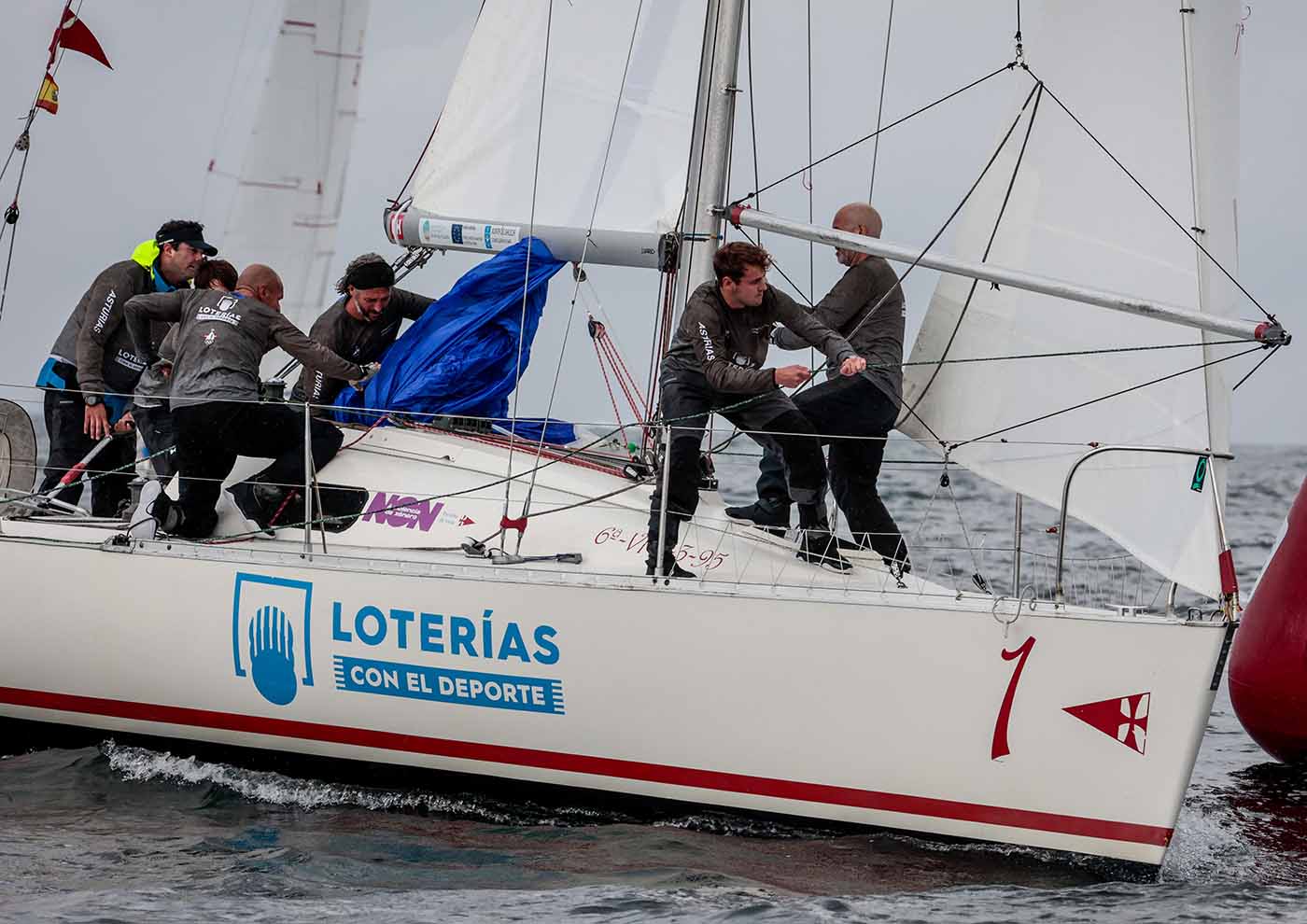 Viento y lluvia en el estreno del Trofeo Loterías y Apuestas del Estado